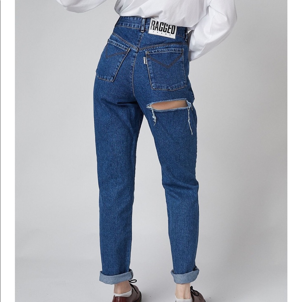BUTT CUT MOM JEAN
